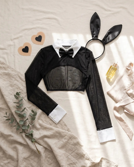 كوستيوم خادمة شفاف أسود بتفاصيل قلب - flat lay